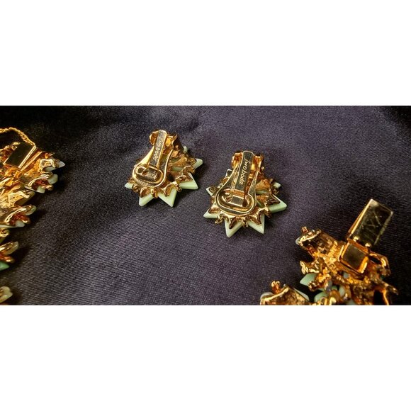 Rare Find Vintage SWOBODA Green Stones Gold Tone Jewelry Set - Picture 5 of 5